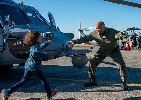 DADDY’S HOME! JOYOUS REUNIONS AS SQUADRON RETURNS                       