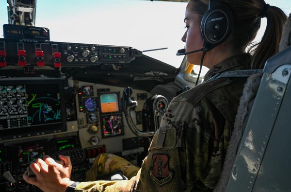 03_KC_135_Stratotanker_aerial_refueling_91st_Air_Refueling_Squadron_SupportOurTroops.jpg