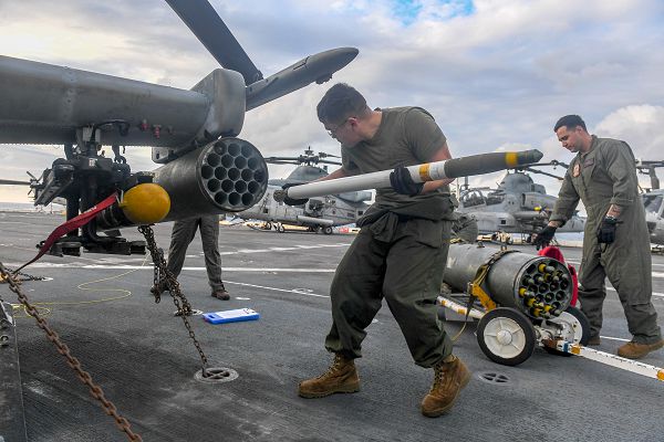 05_USS_Green_Bay_amphibious_assault_aircraft_carriers_Support_Our_Troops.jpg