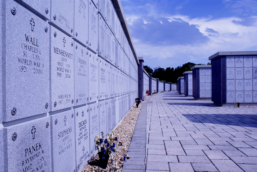 Florida_National_Cemetery_downsized.jpg